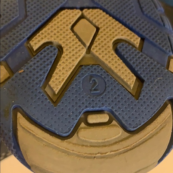 Kid’s Eddie Bauer sandals - Picture 7 of 8